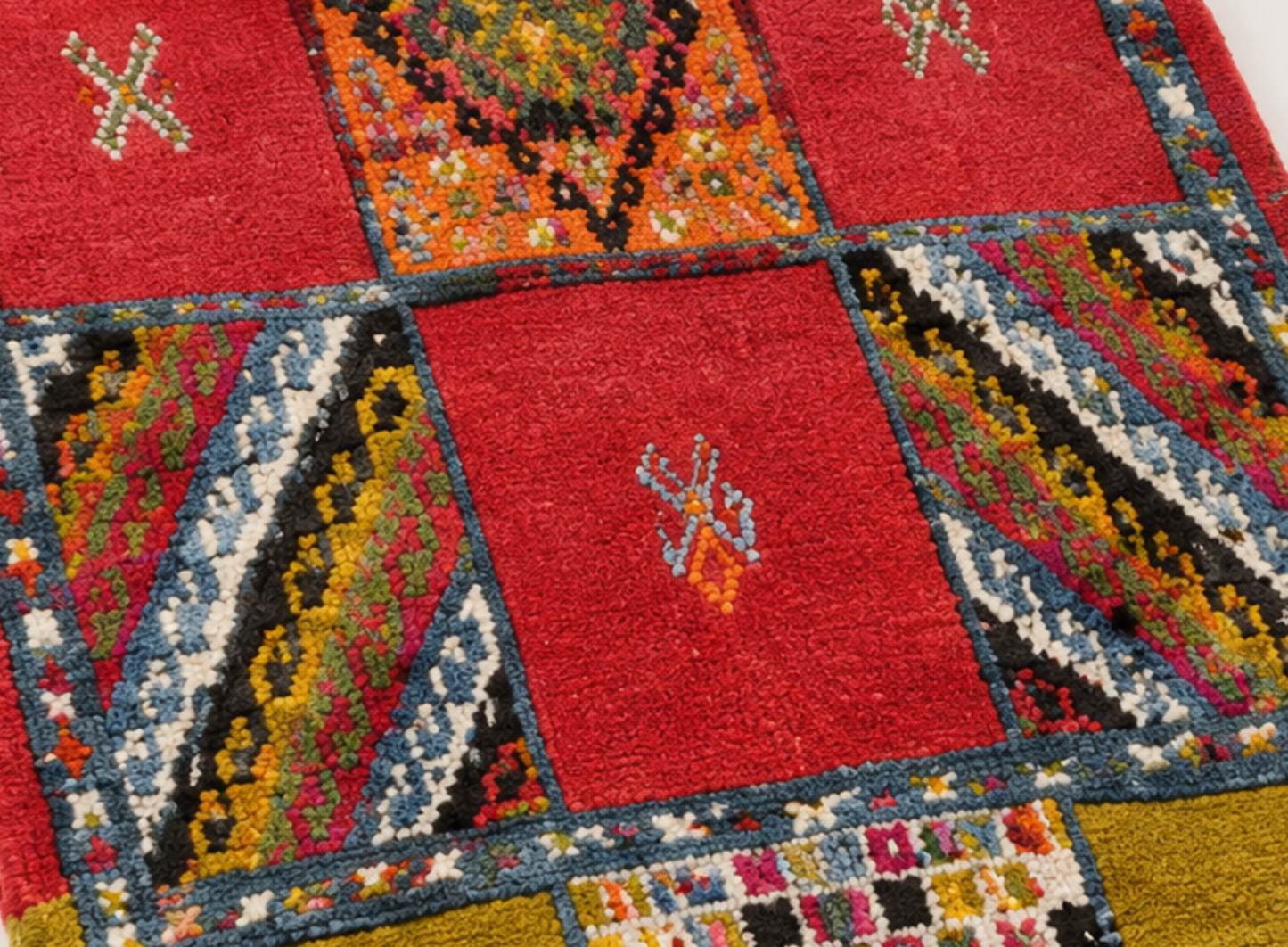 RT41.  Moroccan Berber Runner. 8.5×1.9 Ft/  260×60 cm