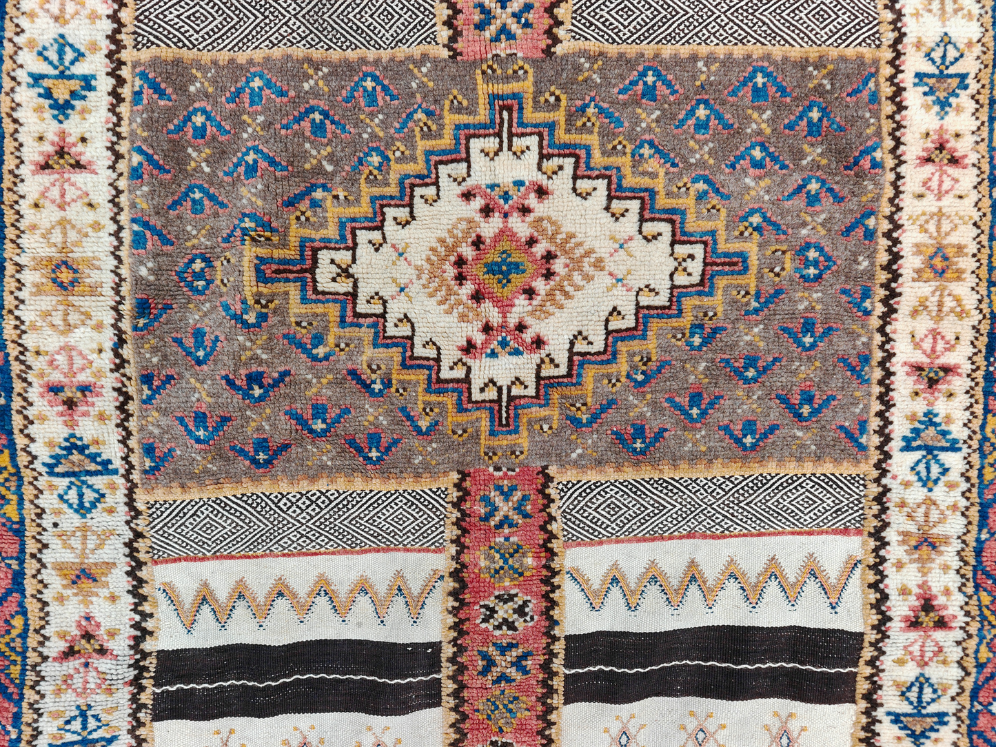 Vintage Moroccan Taznakht Rug 175x120cm