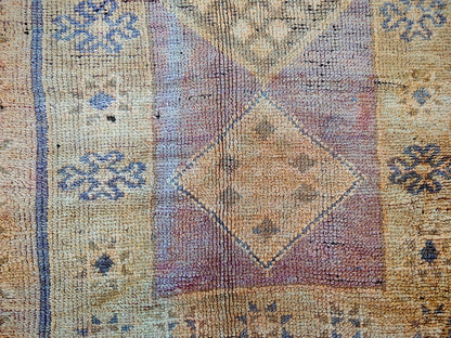 Zahra Vintage Moroccan Taznakht Rug/ 9x4.1 ft - 280x125cm
