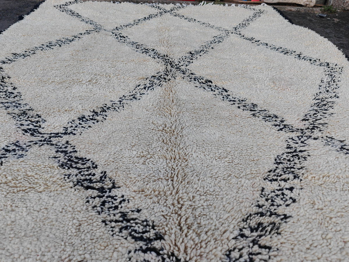 Kenza. Beni Ouarain Handmade Rug- 8x6.5ft/ 252x200cm