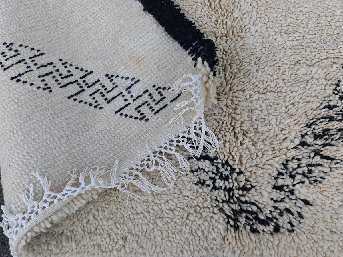 Kenza. Beni Ouarain Handmade Rug- 8x6.5ft/ 252x200cm