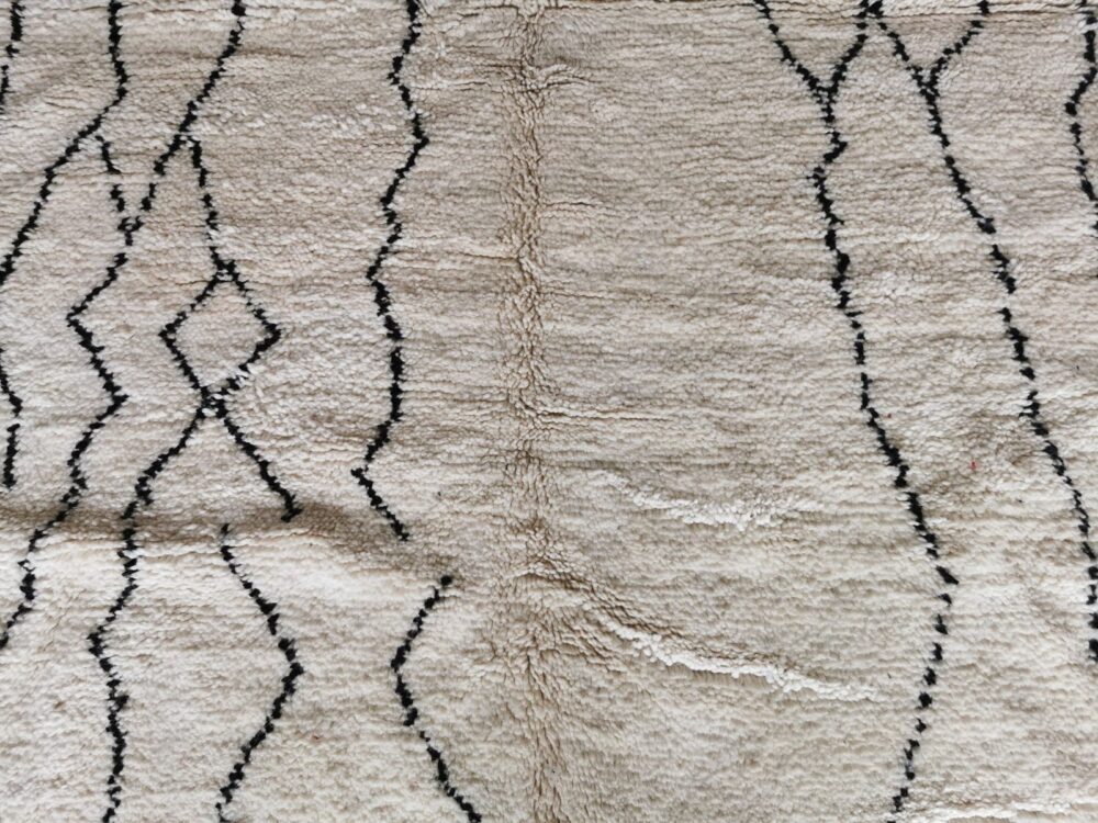 R201- Authentic Cream Beni Ouarain Moroccan Rug 100%wool Berber Carpet 240x160 cm 7.8x5.2 ft - Image 4