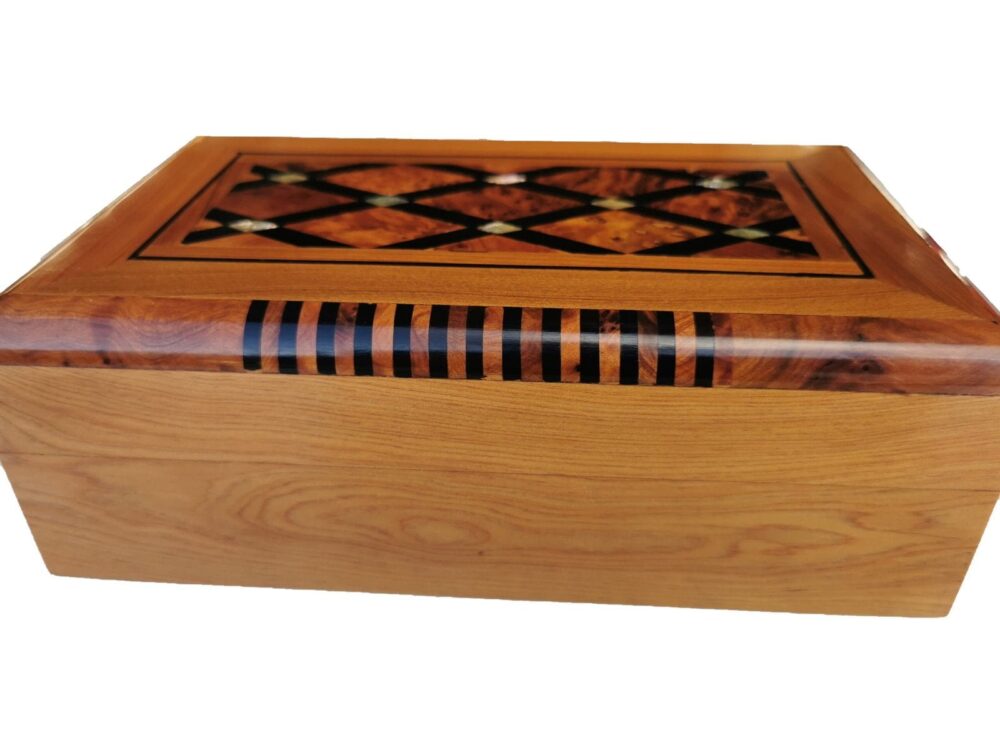 T131- 7.8x4.7 inch- Handmade Thuya Burl Jewellery/Cufflinks Box. Inlaid Jewellery/Cufflinks Box 20x12 cm - Image 3