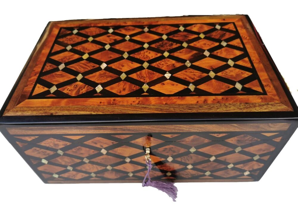 T146- Luxurious Large Inlaid Jewellery Box. 11.8x7.8x5.9″ Thuya Burl inlaid with Mother Pearl Ebony and Walnut - Image 2