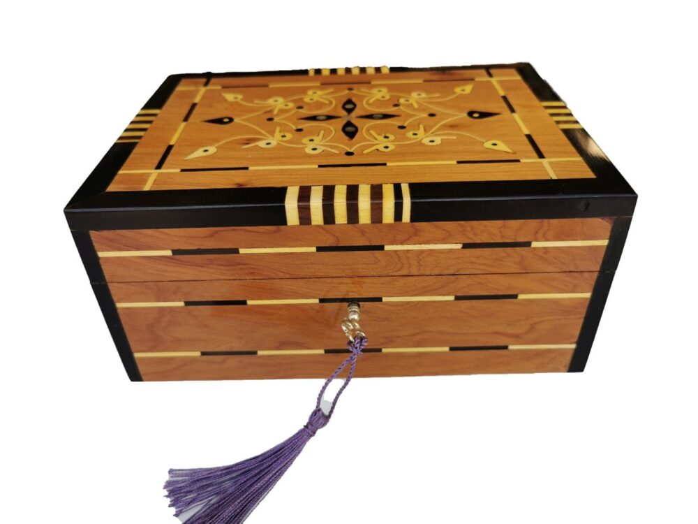 T142- Luxurious Inlaid Jewellery Box. 7.8x5.9x3.9″Thuya Burl inlaid with Lemon Wood ,Ebony wood and Mother Pearl - Image 2