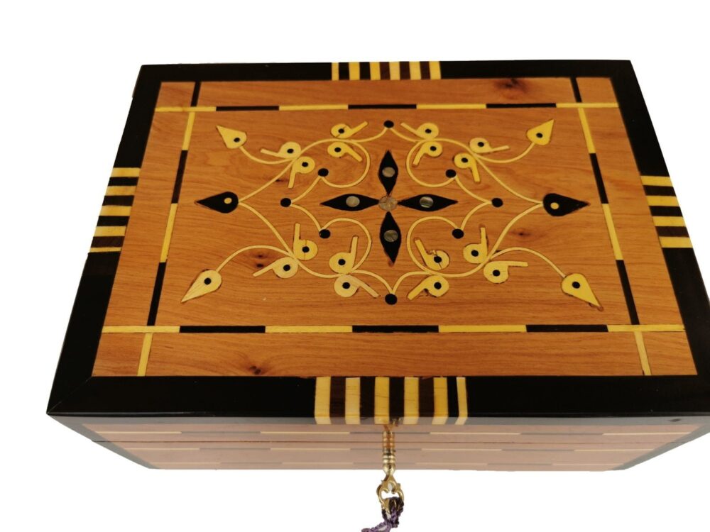 T142- Luxurious Inlaid Jewellery Box. 7.8x5.9x3.9″Thuya Burl inlaid with Lemon Wood ,Ebony wood and Mother Pearl - Image 3