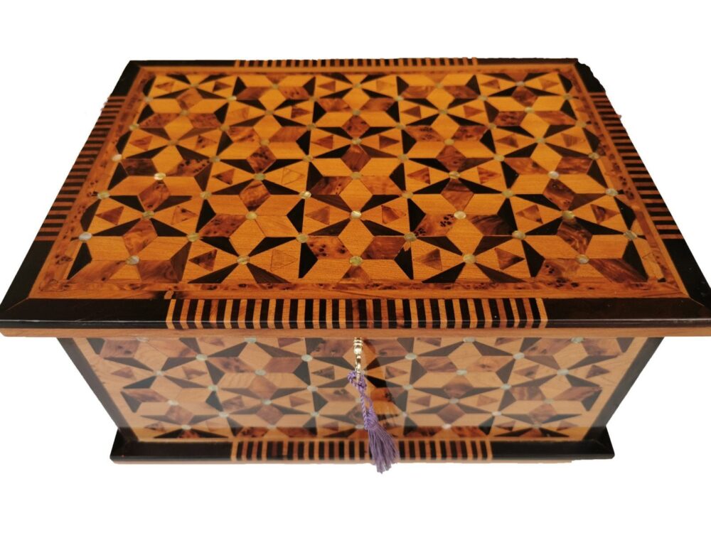 T149- Luxurious square Large Jewellery Box , 12.5x8.6x7" Thuya Burl inlaid with Mother Peart and Ebony x33x18 cm - Image 2