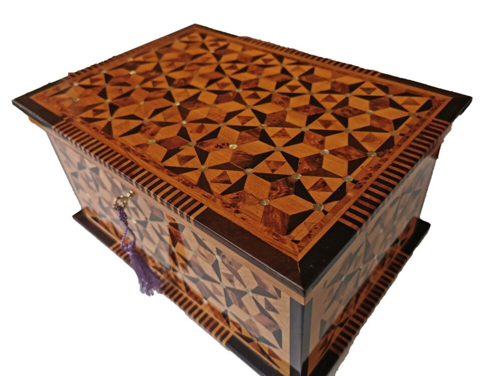 T149- Luxurious square Large Jewellery Box , 12.5x8.6x7" Thuya Burl inlaid with Mother Peart and Ebony x33x18 cm