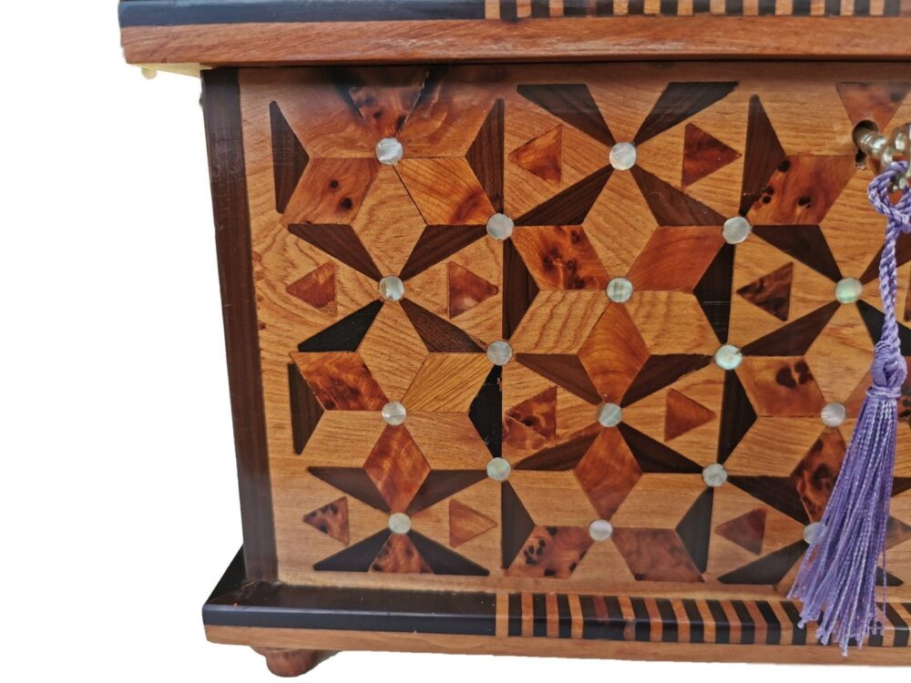 T149- Luxurious square Large Jewellery Box , 12.5x8.6x7" Thuya Burl inlaid with Mother Peart and Ebony x33x18 cm - Image 4