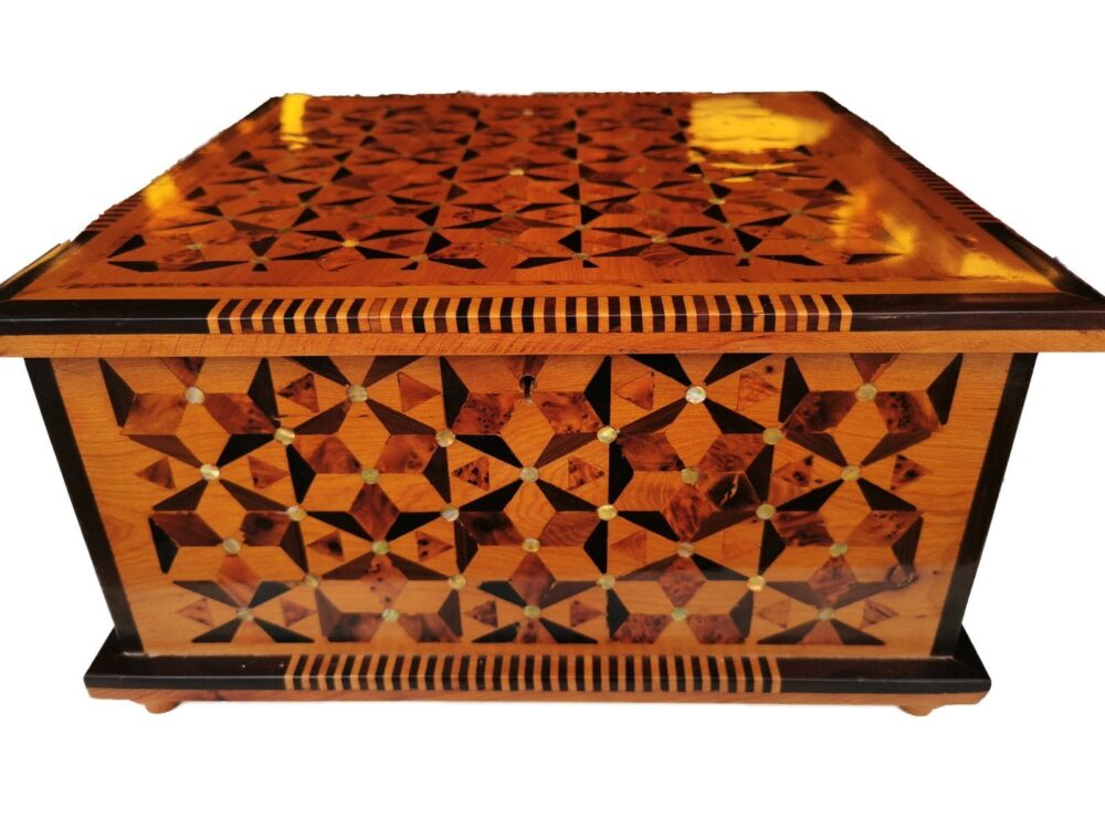 T145- Luxurious Large Inlaid Jewellery Box. 12.9x12.9x7″ Thuya Burl, Mother Pearl and Ebony - Image 3