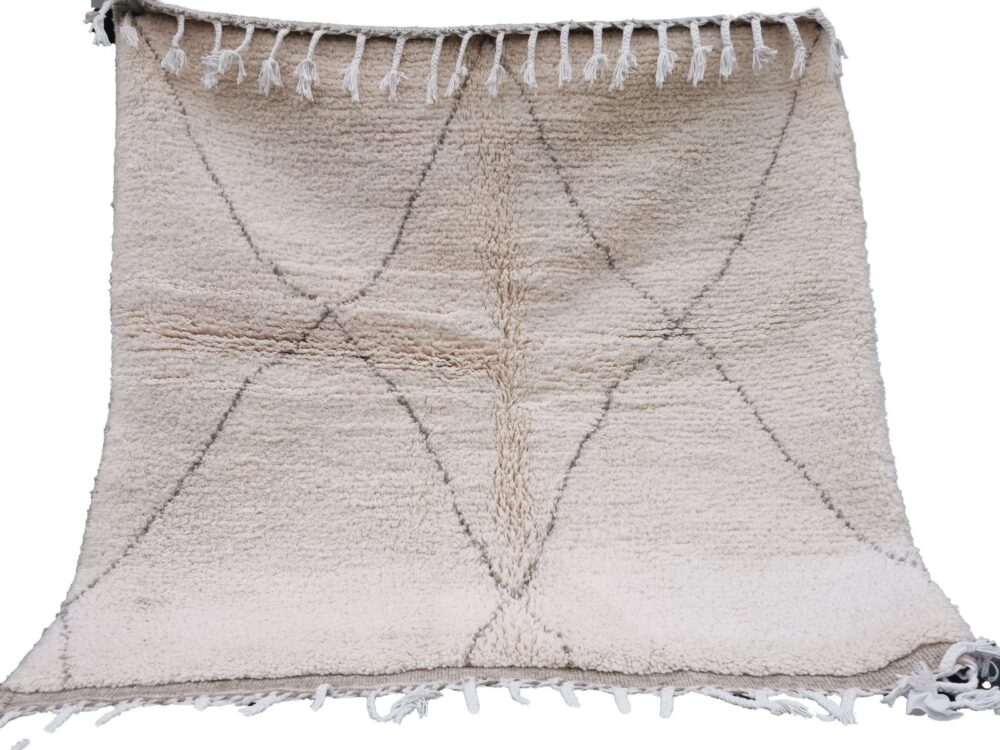 R200- Authentic Cream Beni Ouarain Moroccan Rug 100%wool Berber Carpet140x140 cm 4.5×4.5 ft