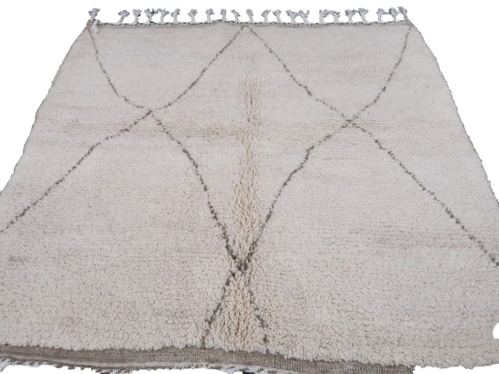 R200- Authentic Cream Beni Ouarain Moroccan Rug 100%wool Berber Carpet140x140 cm 4.5×4.5 ft - Image 2